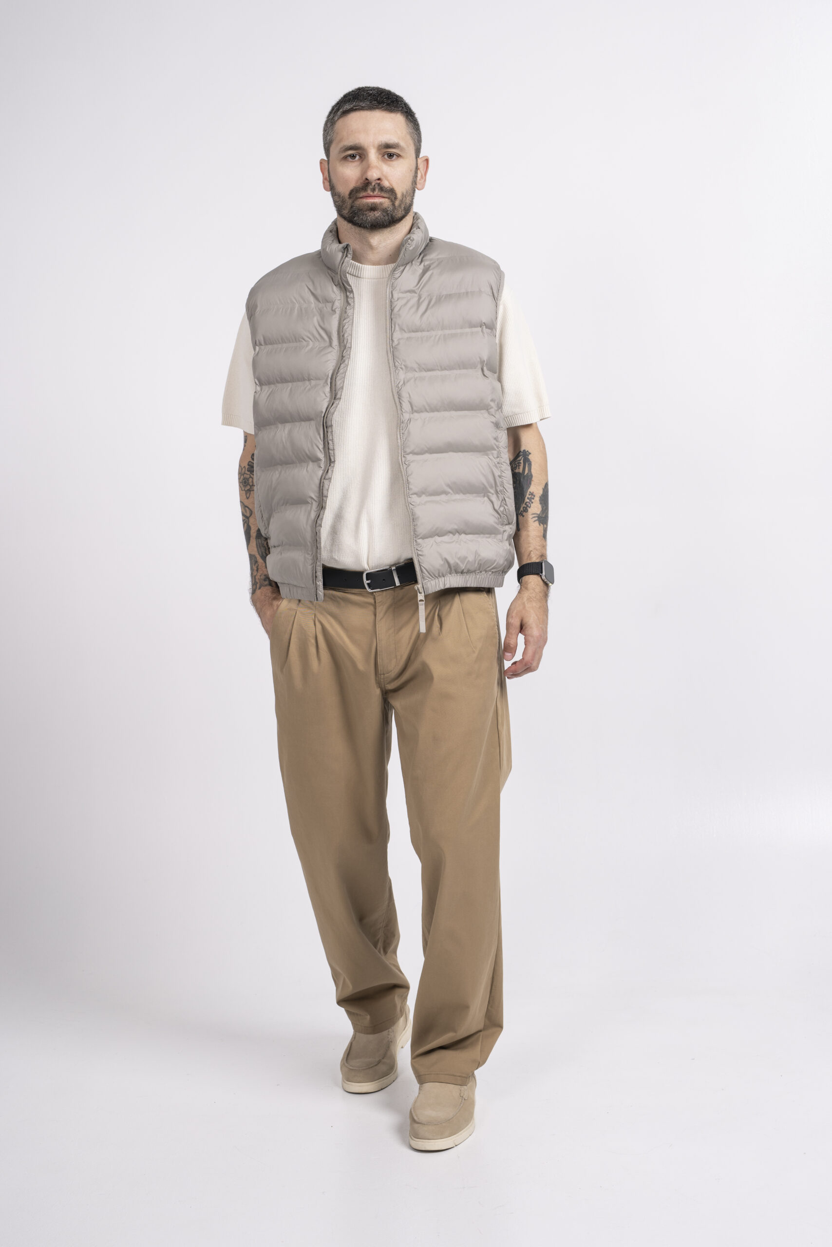 Spodnie chino z zakładkami camel