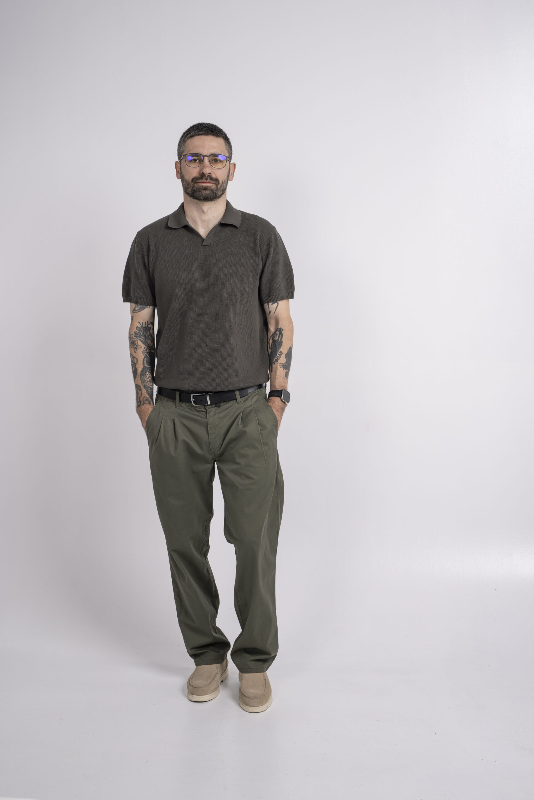 Spodnie chino z zakładkami olive